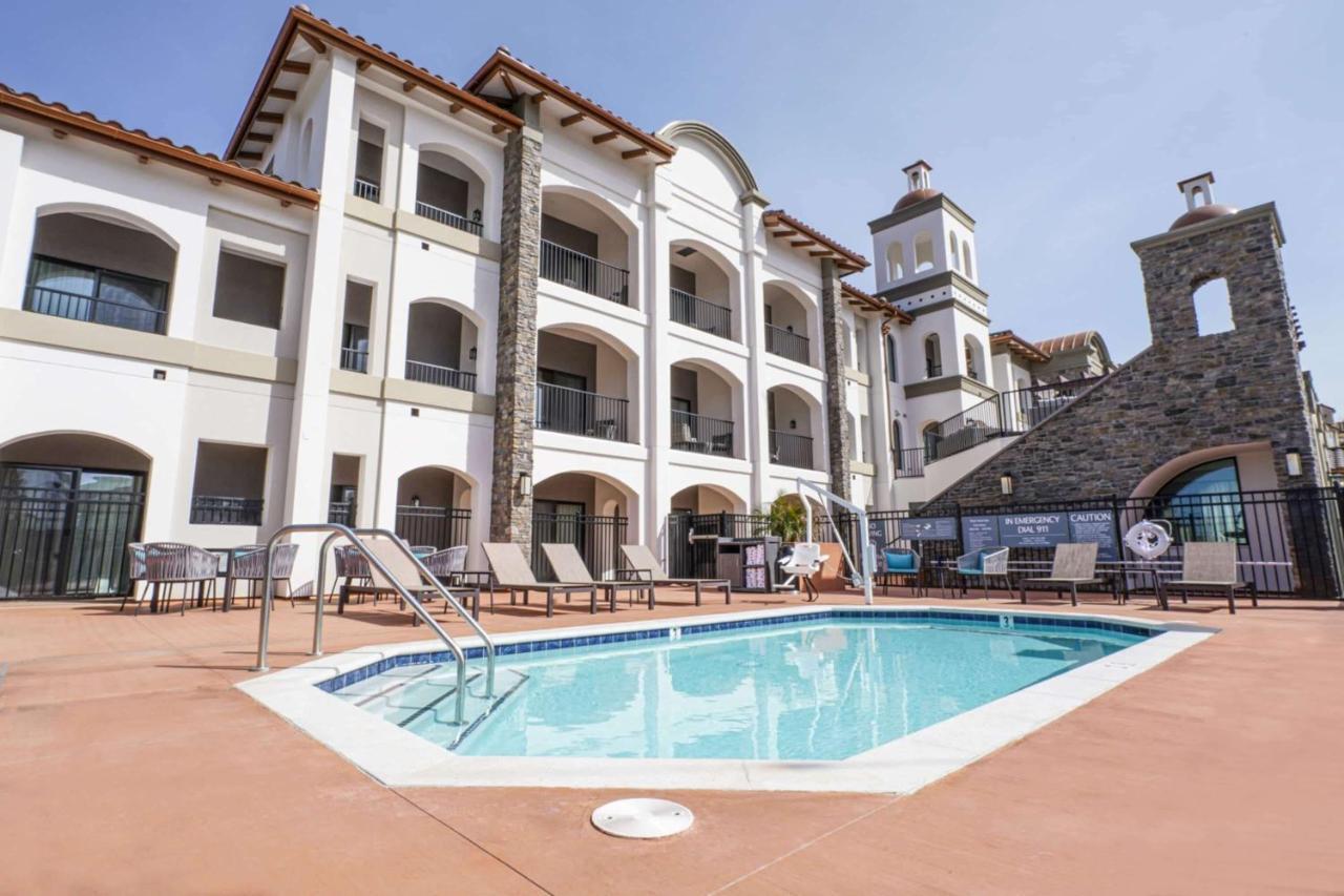 La Quinta Inn & Suites By Wyndham Santa Cruz Exterior photo